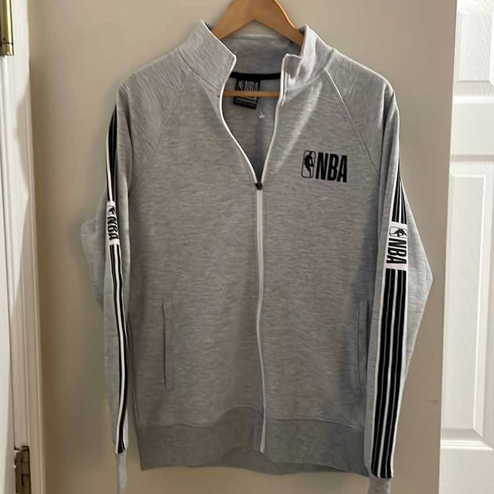 NEW Mens NBA zip up sweater size medium. Medium mens NBA top